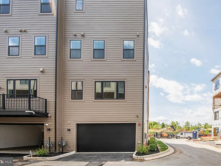 5933 Stonehenge Pl — Photo 2