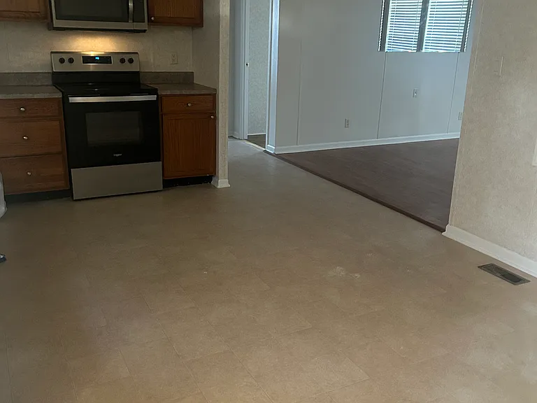 652 Sand Ridge Rd — Photo 3