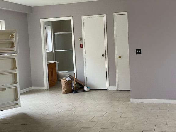5th image of 2027 Bath Ave #6
