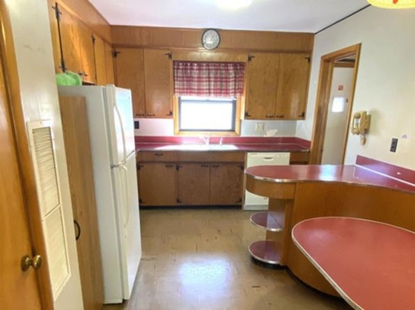 1323 Hoyt St, Beatrice, NE 68310
