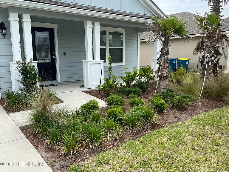 574 Northside Dr S — Photo 2