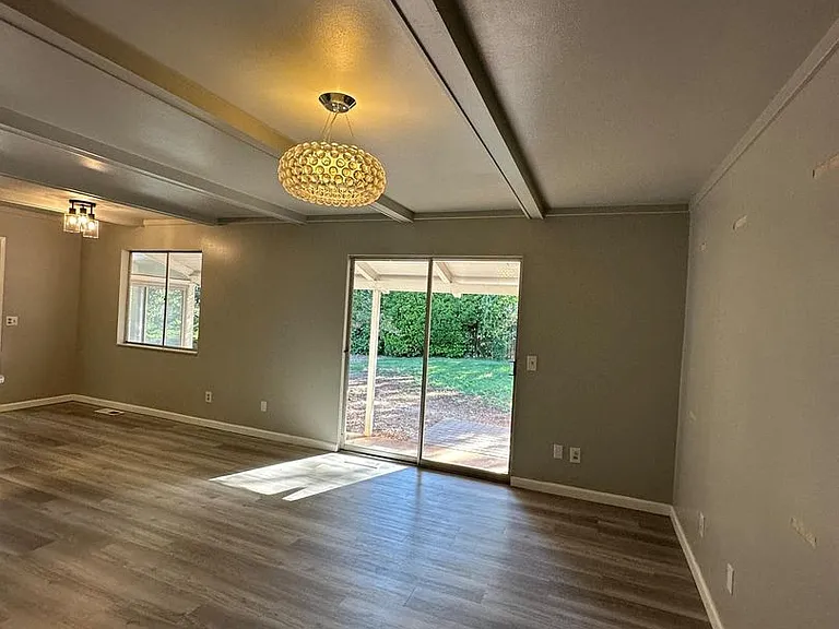 110 Colonial Dr — Photo 7