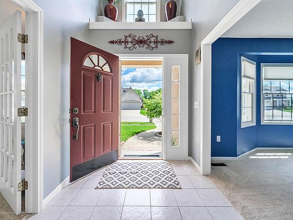 5th image of 829 E Ravenwood Ct