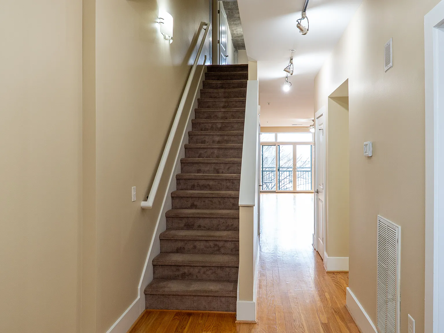 443 S Blount St — Photo 2