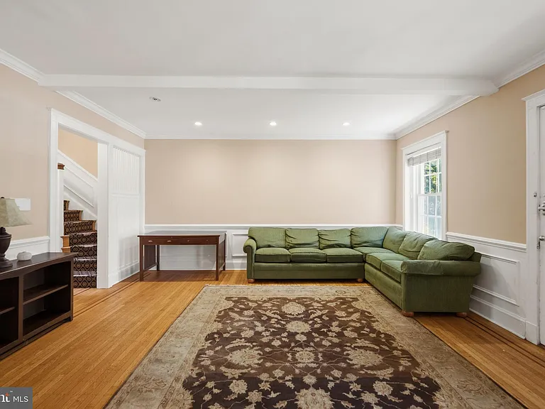214 E University Pkwy — Photo 7