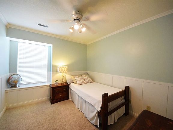 3rd image of 8301 Beacon Ridge Pl