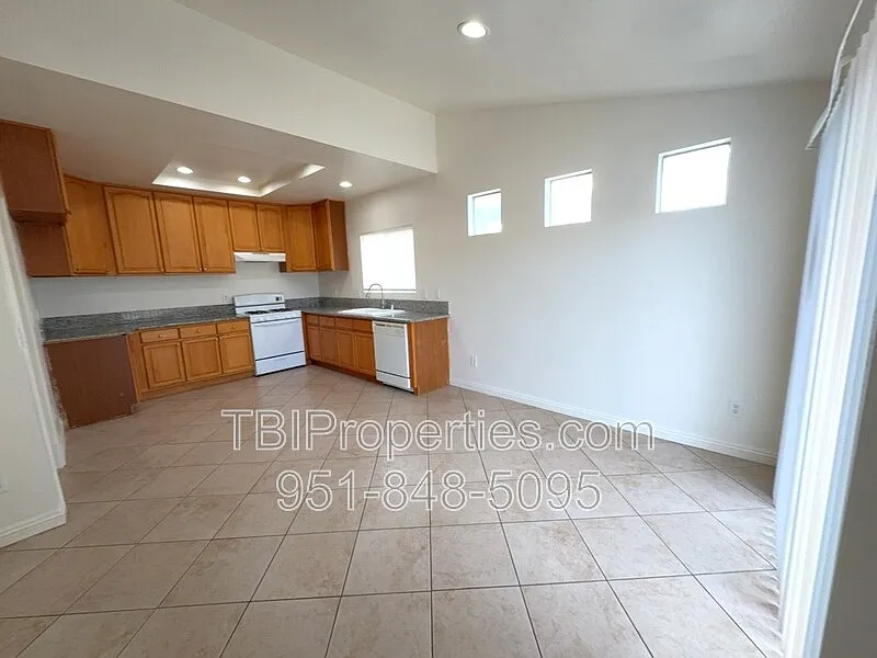 3 bed, 2.0 bath, 1500 sqft, $2,095 — Photo 4