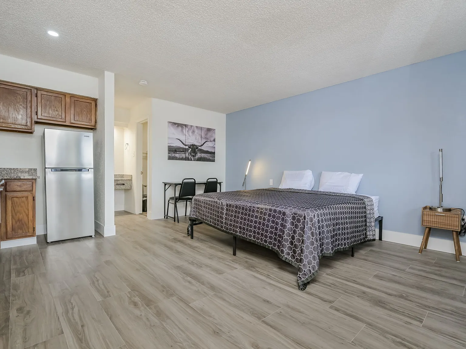 Studio, $899 — Photo 3