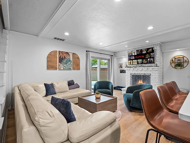 2644 Lakeland Dr — Photo 8
