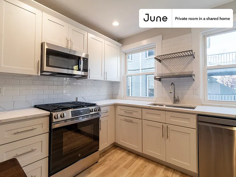 41 Brook St #D — Photo 6