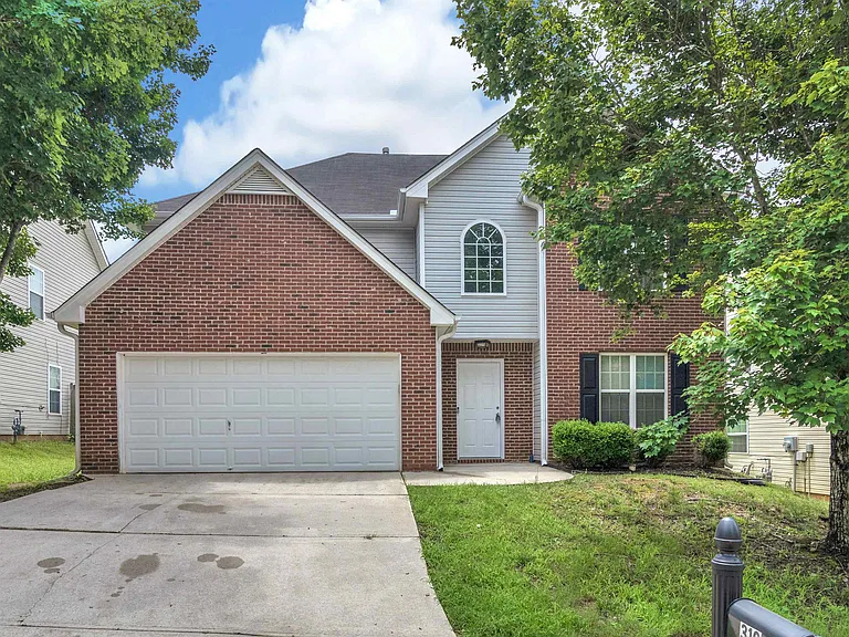 310 Sarasota Ln — Photo 2