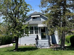 184 Waubansee Rd, Riverside, IL 60546