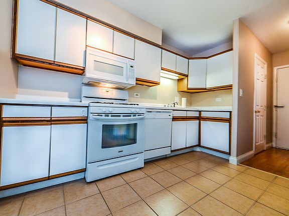 3rd image of 2000 Bayside Dr Unit 210
