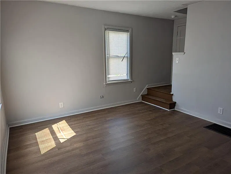 2 bed, 812 sqft, $1,100 — Photo 1