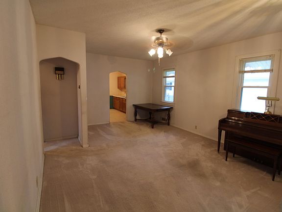 3rd image of 816 Tilden St