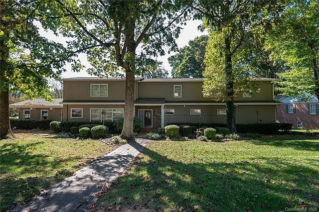 1st image of 301 Woodsway Ln NW