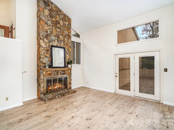 4025 Ivystone Ct, Charlotte, NC 28277