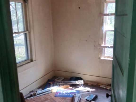 3rd image of 15485 Grayfield St