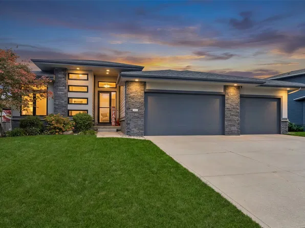 16026 N Valley Dr, Urbandale, IA 50323