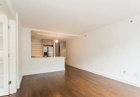 4th image of 160 E 117th St #1A