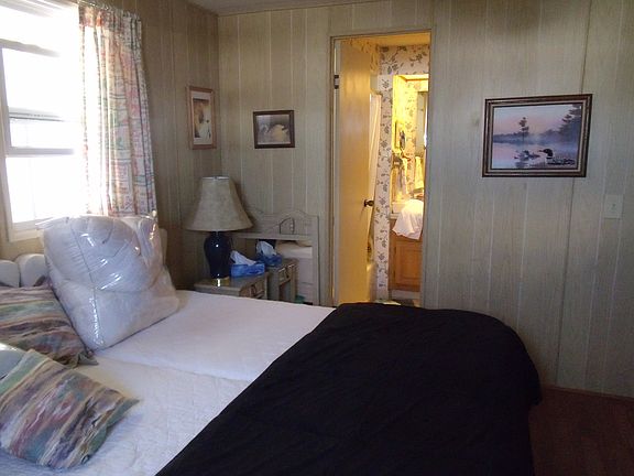 Guest bedroom