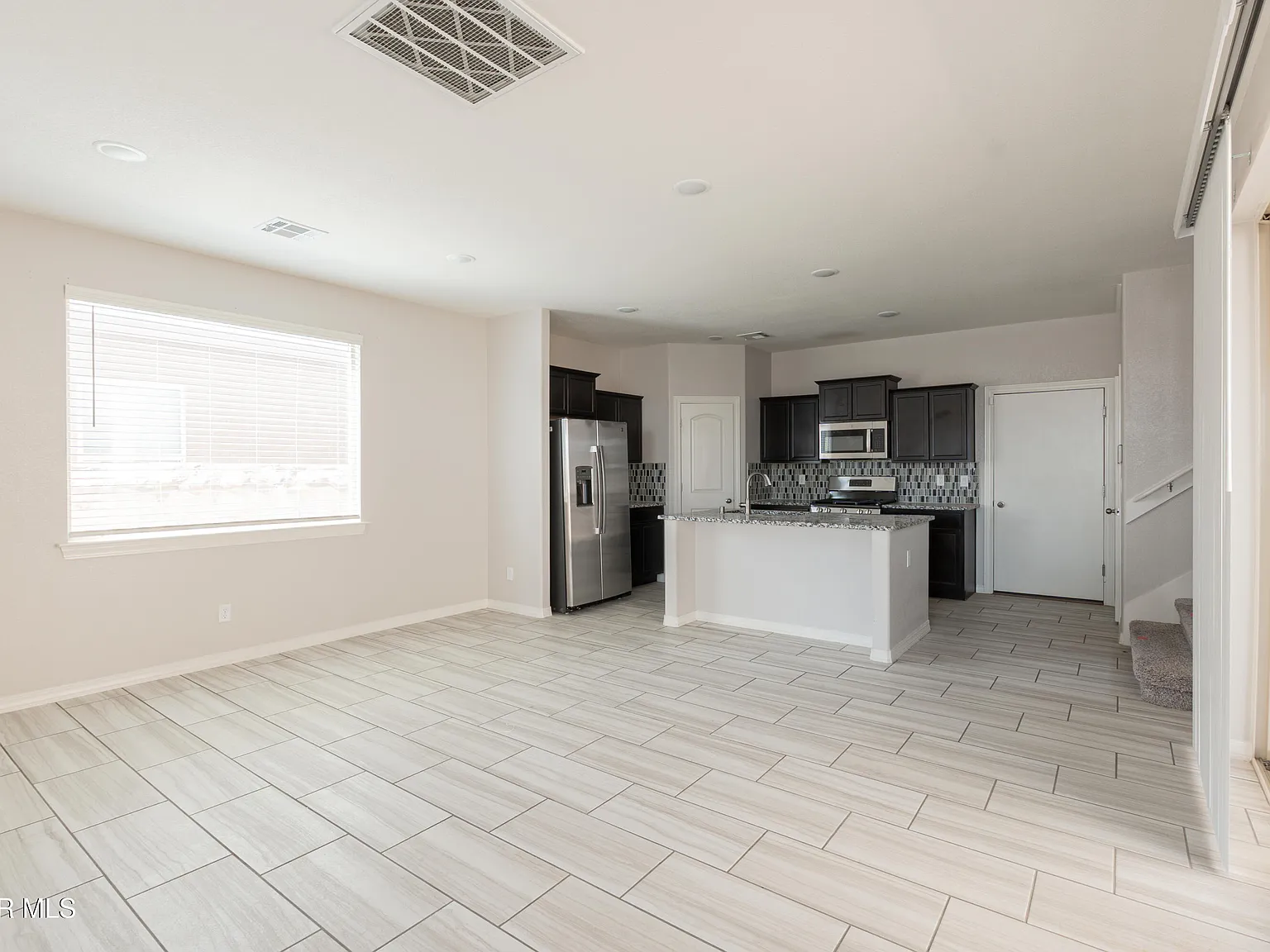 4 bed, 2.5 bath, 2588 sqft, $2,250 — Photo 3