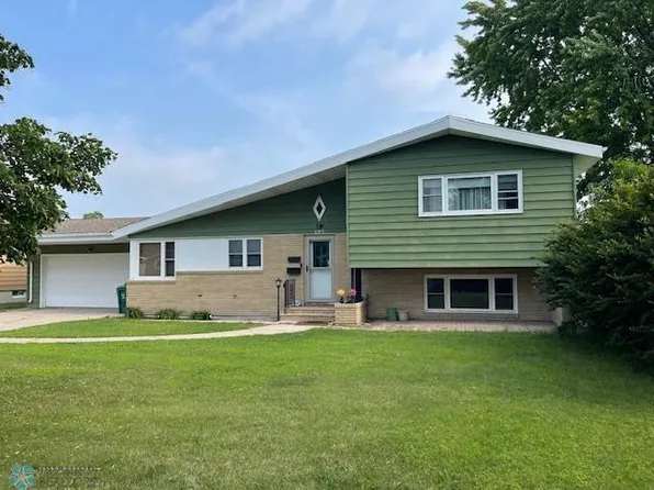 516 15th Ave N, Wahpeton, ND 58075