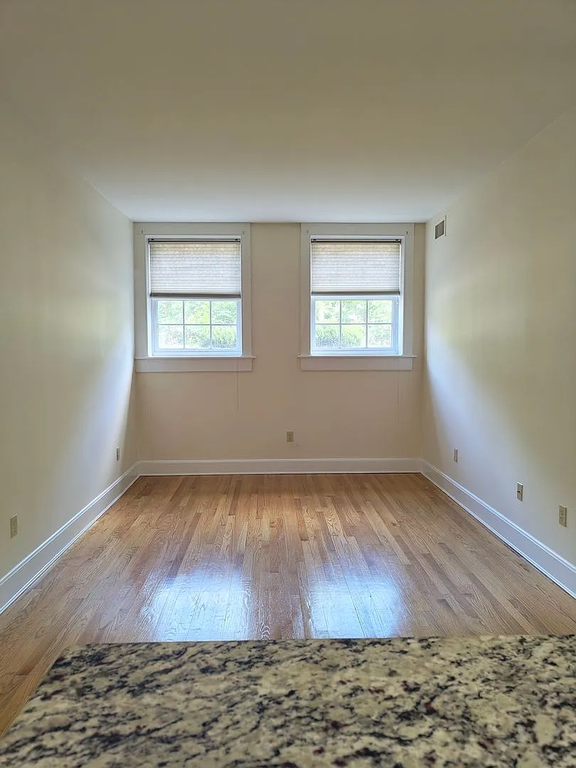 Beautiful 1BR in historic O'Connell School building on Park St in Bristol! — Photo 2