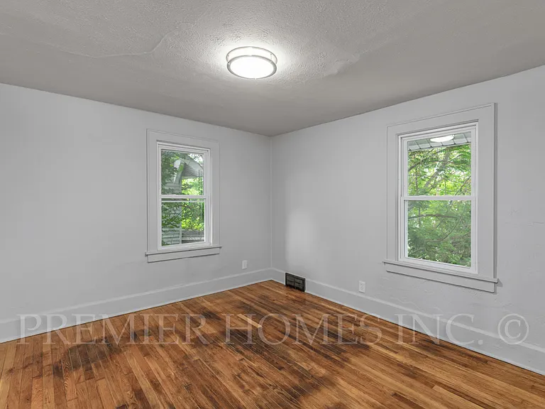 2913 11th St NW — Photo 9