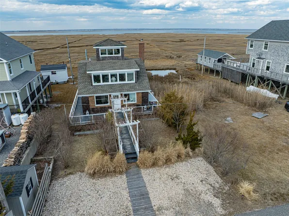 5 Cottage Walk, Gilgo Beach, NY 11702