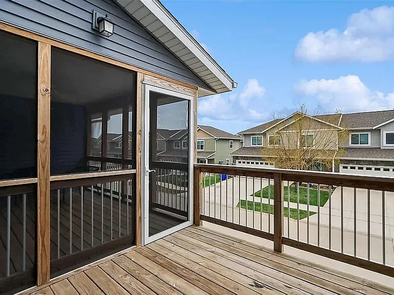 1220 Ronald Way — Photo 3