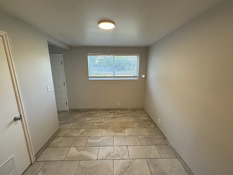 2590 W Robin Rd — Photo 5