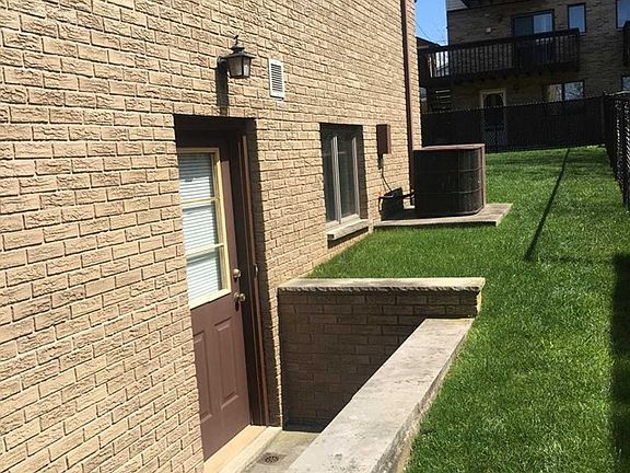 4th image of 2454 Rossett St #B