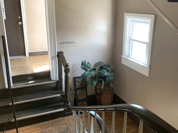 5th image of 136 E Queen St #2F