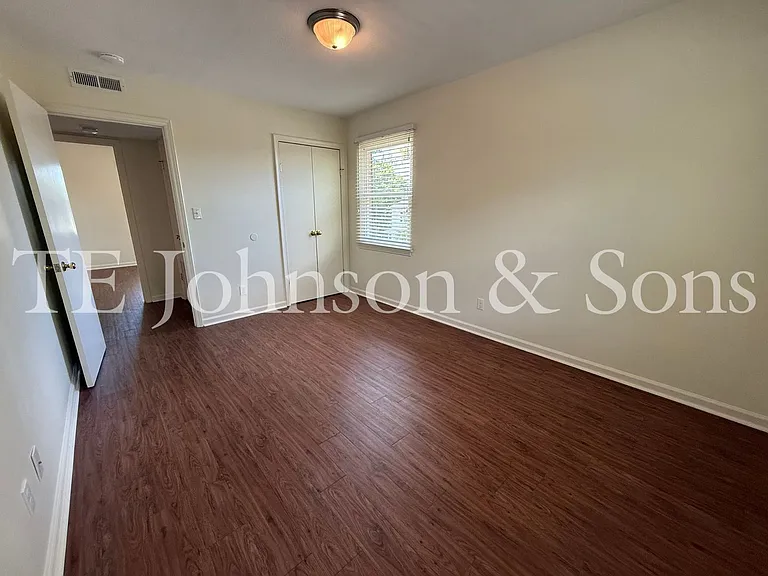 Modern 2 Bedroom Apartment with Water Included on Forsyth St — Photo 21