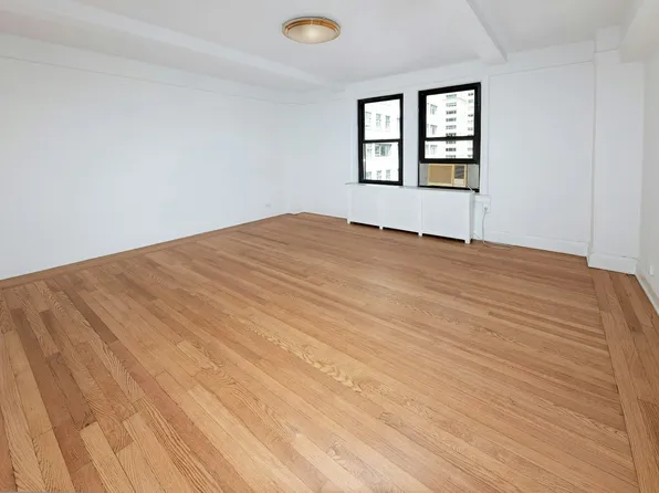 205 East 69th Street image 4 of 13