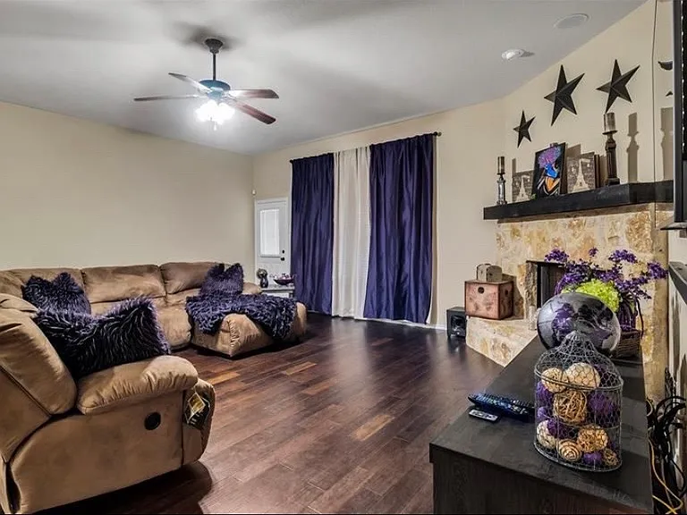 1410 Majestic Meadows Dr — Photo 9