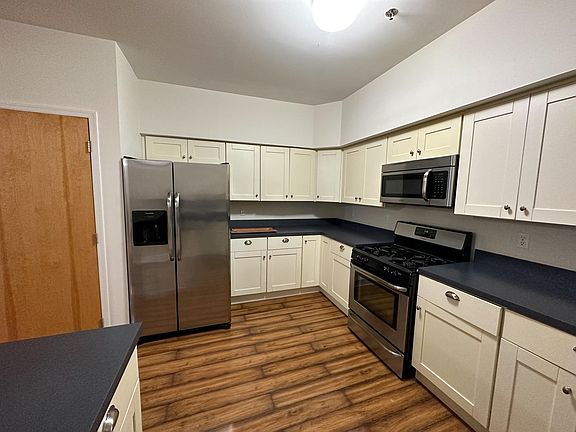 3rd image of 158-160 Ferry St #2