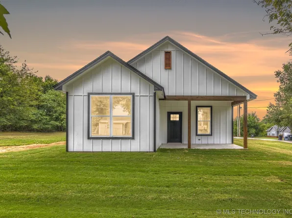 705 N Bristow Ave, Coweta, OK 74429