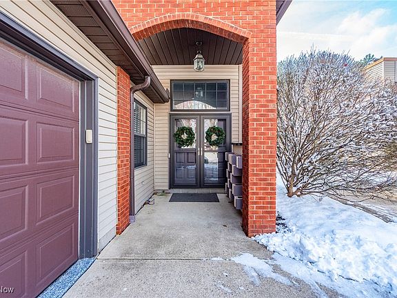 3rd image of 5240 Parkhurst Dr
