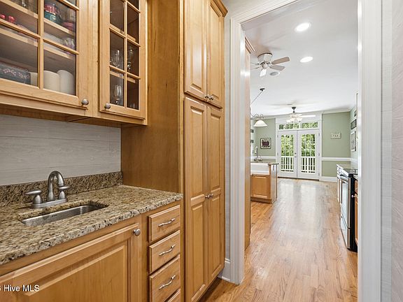 3rd image of 202 Emmen Road