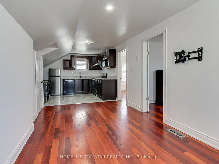 17 Royal St #UPPER — Photo 8