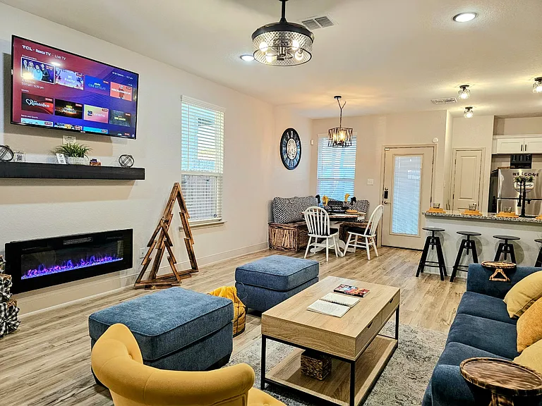 7544 Magnolia Vlg #101 — Photo 4