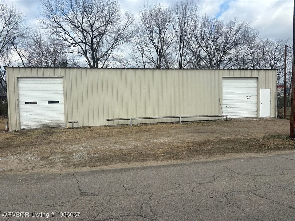 1st image of 1019 E Choctaw Ave