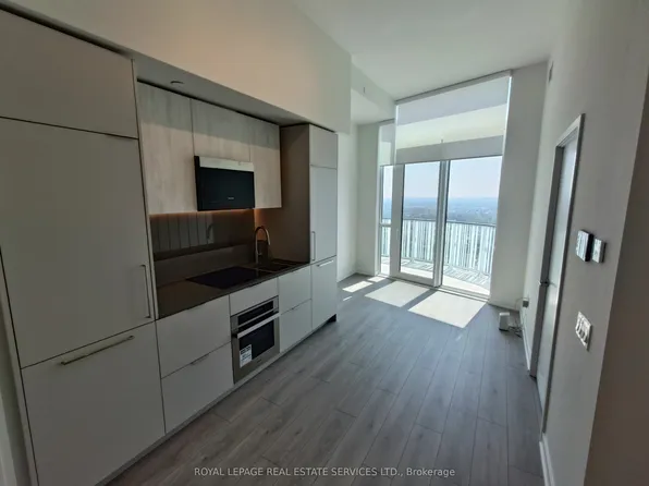 1 Fairview Rd E, Mississauga, ON