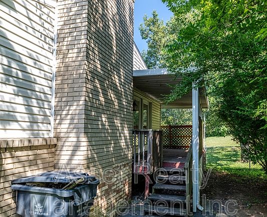 4th image of 2139 W Gilbert Ln