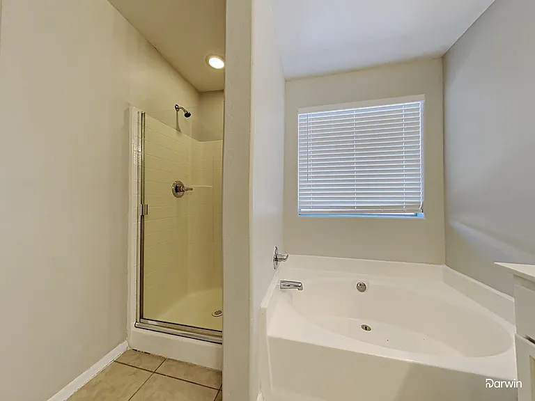 7911 S 48th Ln — Photo 6