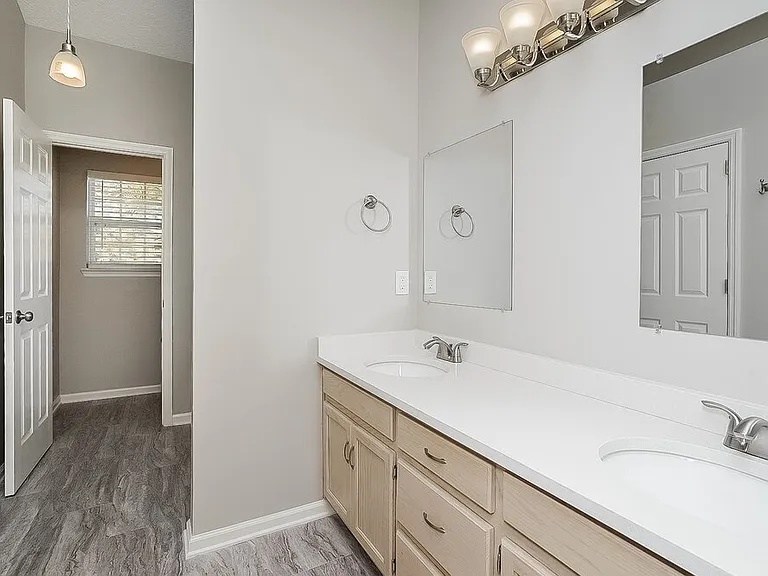 400 Hunters Path Ct — Photo 11