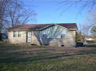 305 Destin Dr, Clarksville, TN 37040