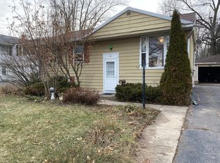 114 W Greenwood Ave, Woodstock, IL 60098